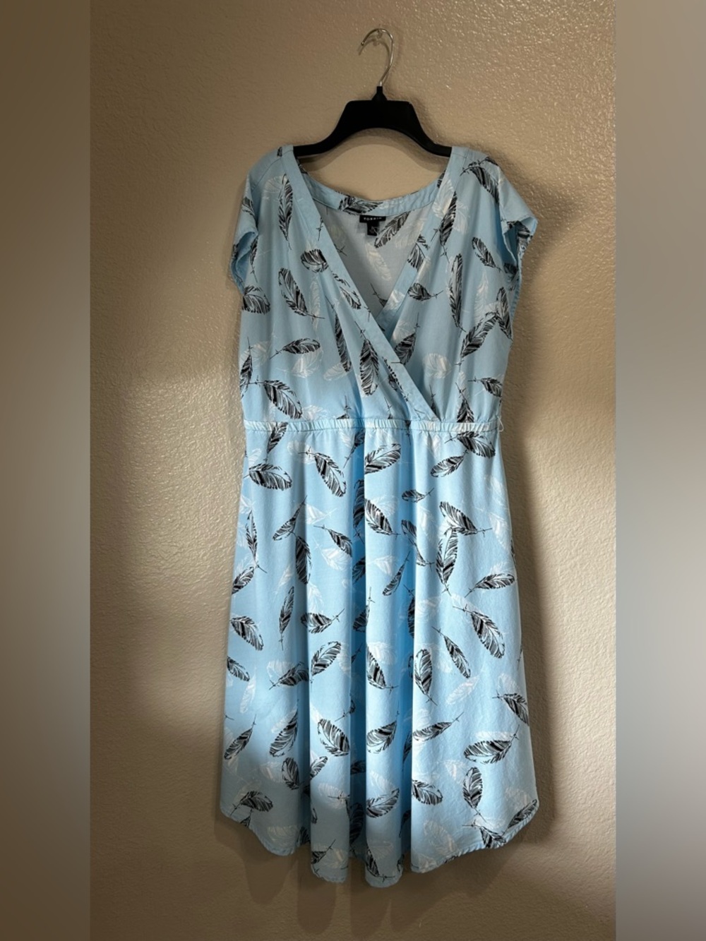 torrid Light Blue Feather Print Midi Dress